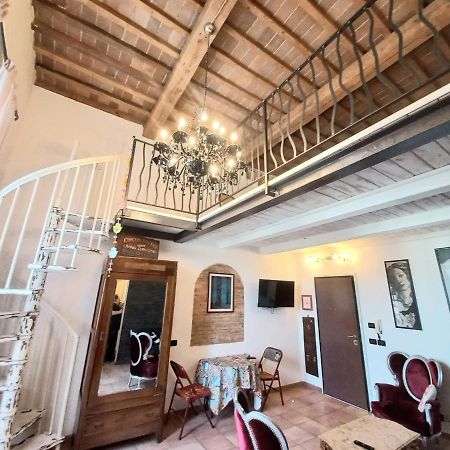 ليفورنو L'Ora Delle Streghe B&B Centralissimo المظهر الخارجي الصورة