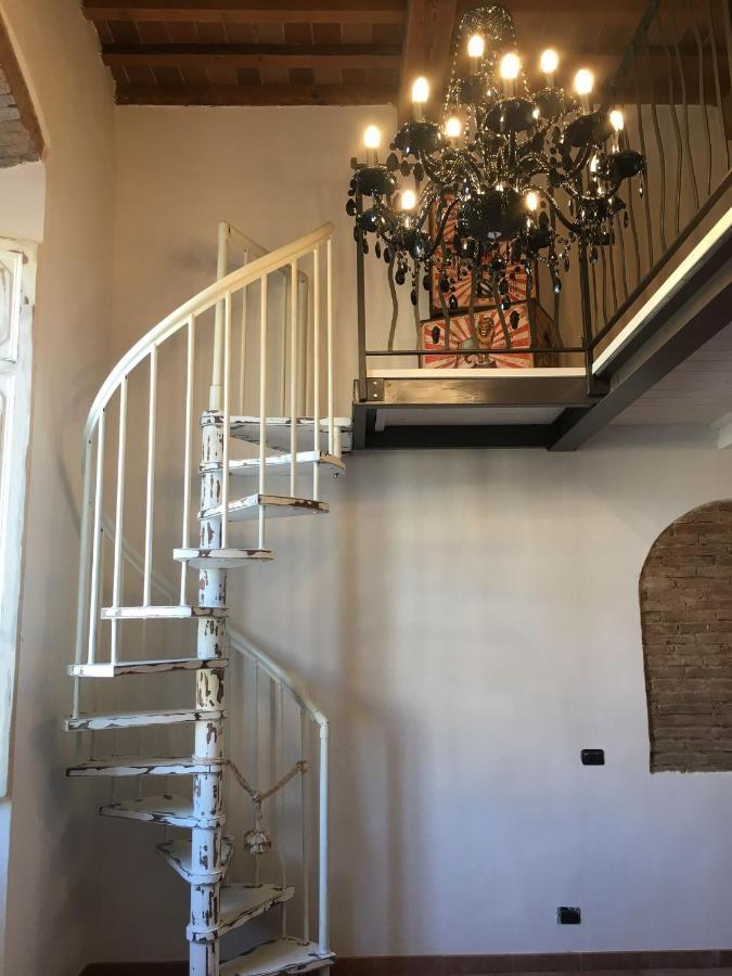 ليفورنو L'Ora Delle Streghe B&B Centralissimo المظهر الخارجي الصورة