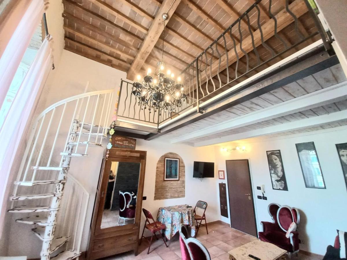 ليفورنو L'Ora Delle Streghe B&B Centralissimo المظهر الخارجي الصورة
