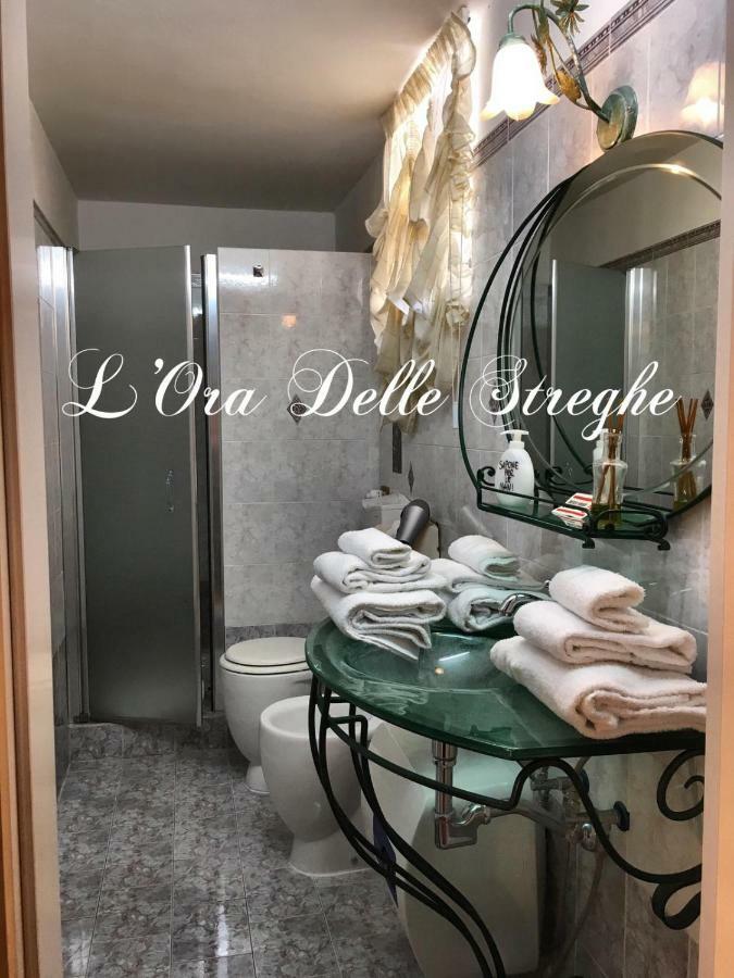 ليفورنو L'Ora Delle Streghe B&B Centralissimo المظهر الخارجي الصورة